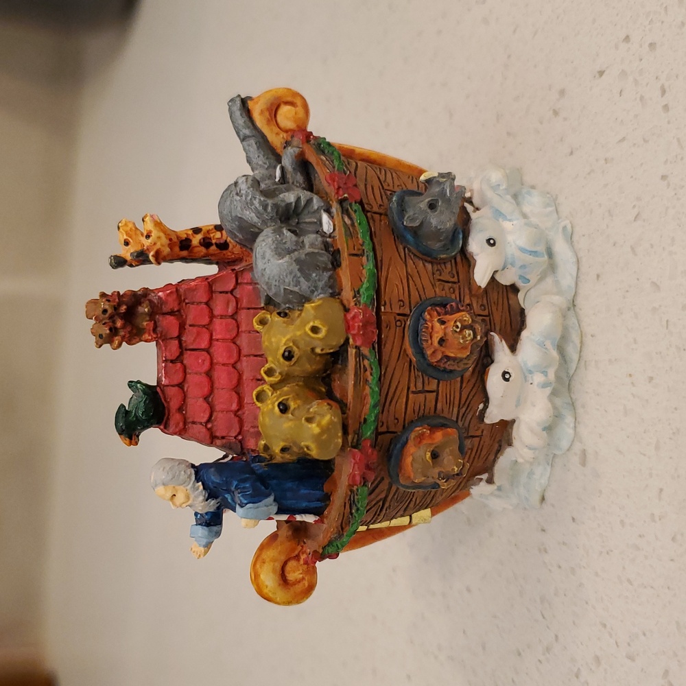 Noah's Ark Animals Vintage Hinged Resin Figuirine